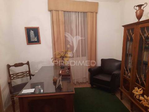 Moradia t5 em pias com quintal e garagem