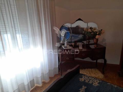 Moradia t5 em pias com quintal e garagem