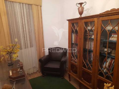 Moradia t5 em pias com quintal e garagem