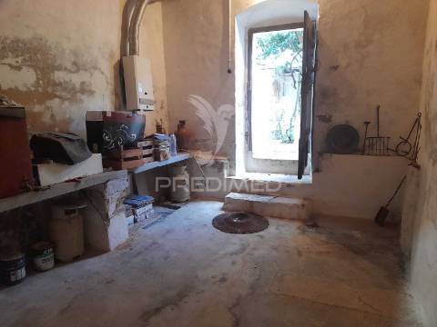 Moradia t5 em pias com quintal e garagem