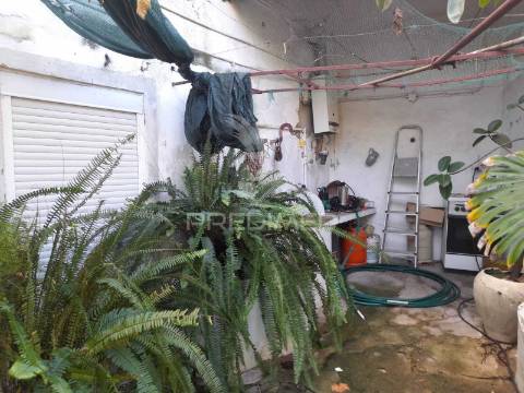 Moradia t5 em pias com quintal e garagem