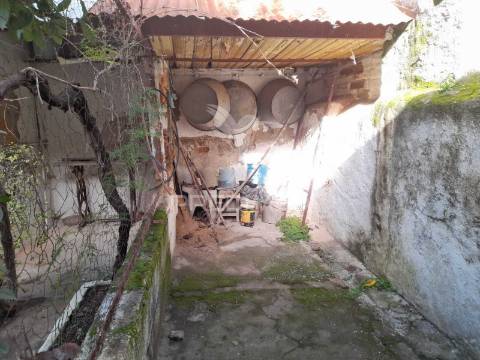 Moradia t5 em pias com quintal e garagem