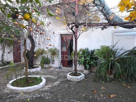 Moradia t5 em pias com quintal e garagem