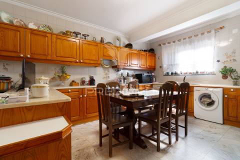 Moradia independente com piscina - quinta do conde - sesimbra - 609.000 eur