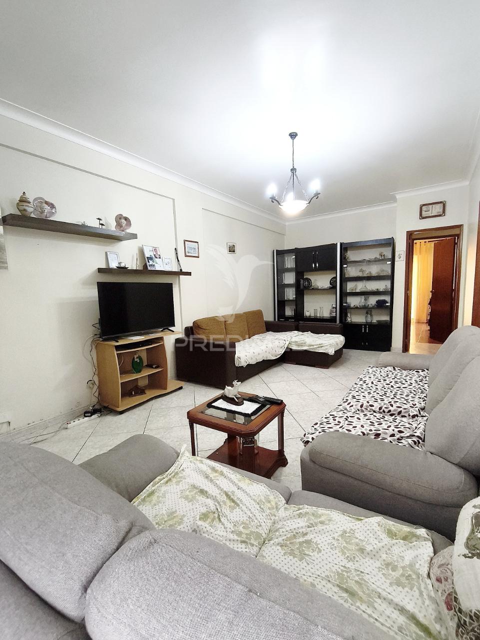 1º piso, varanda, virado a sul, cozinha equipada