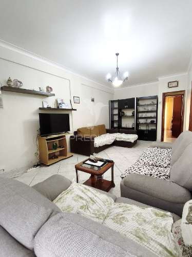 1º piso, varanda, virado a sul, cozinha equipada