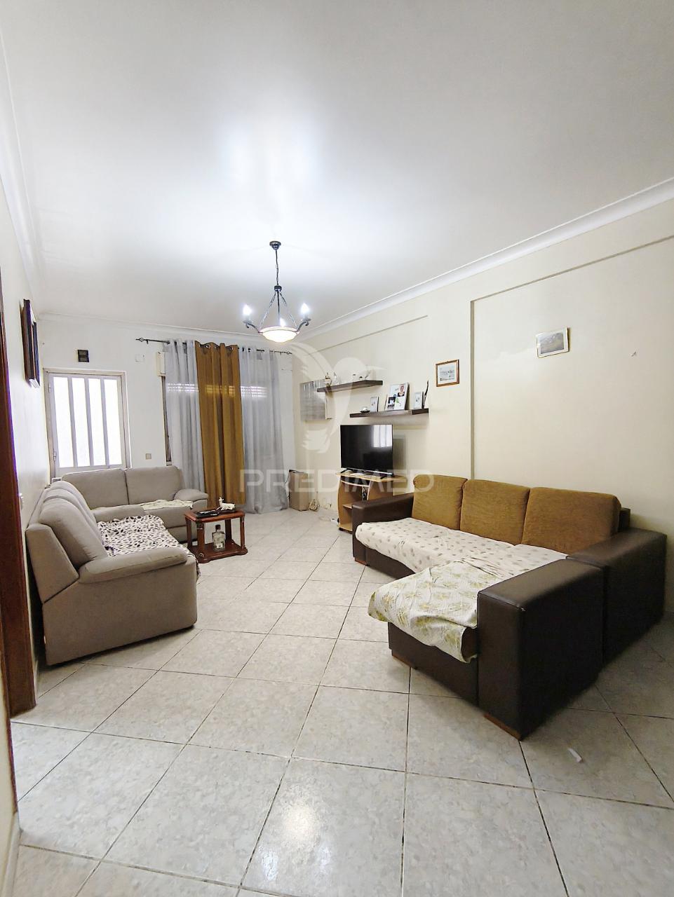 1º piso, varanda, virado a sul, cozinha equipada