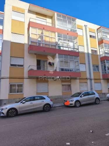 1º piso, varanda, virado a sul, cozinha equipada