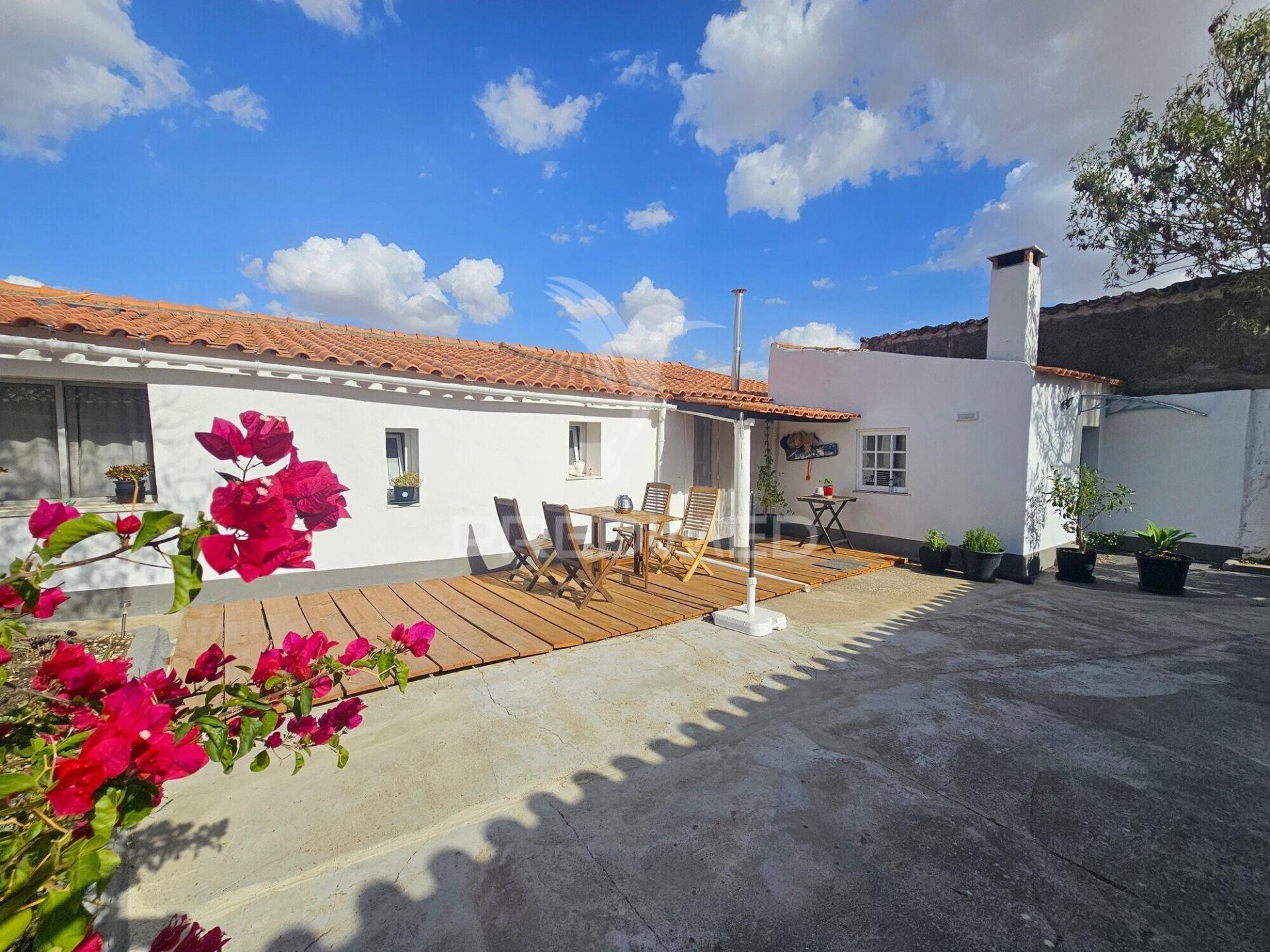 Moradia renovada em santa bárbara de padrões