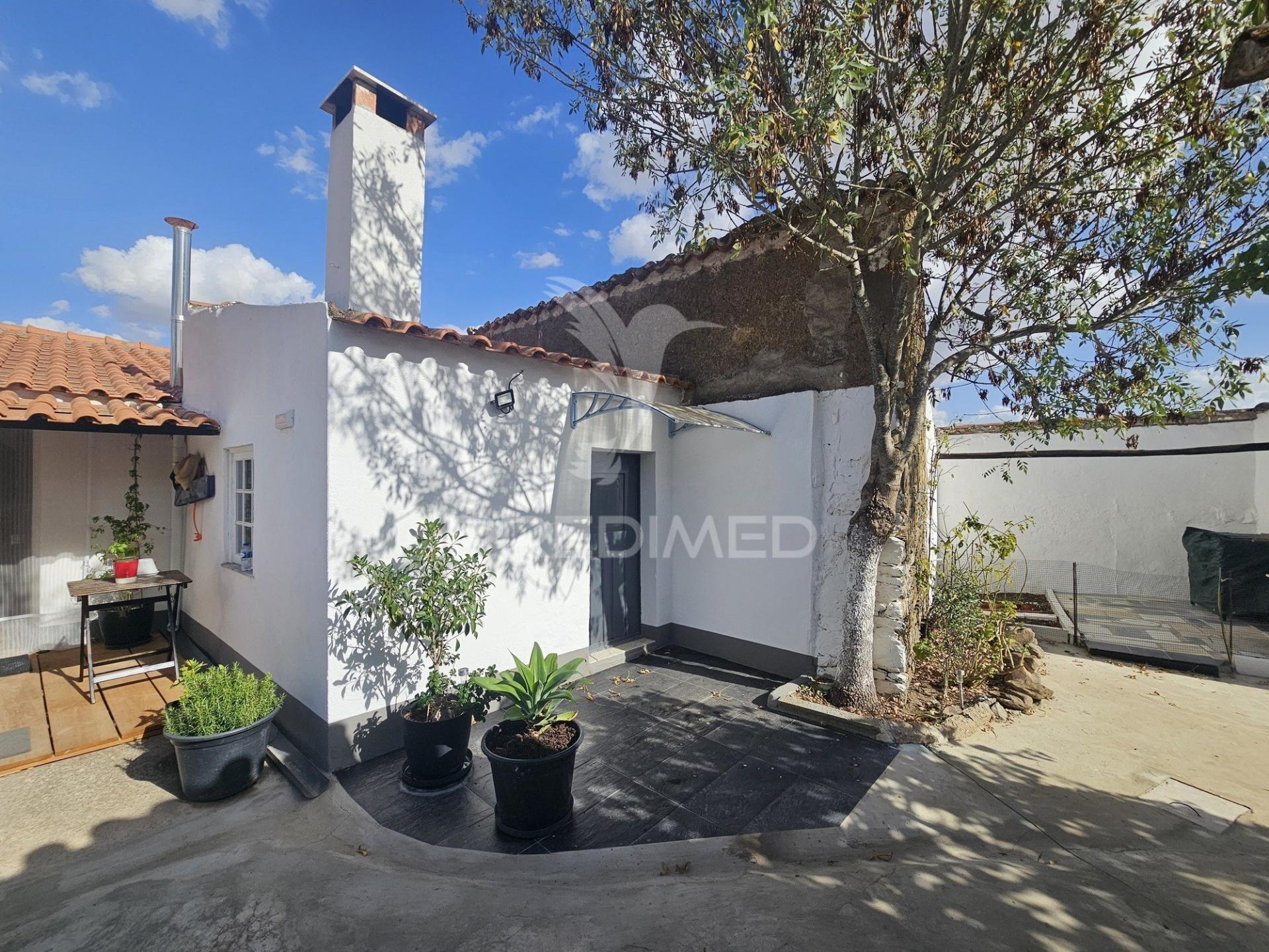 Moradia renovada em santa bárbara de padrões