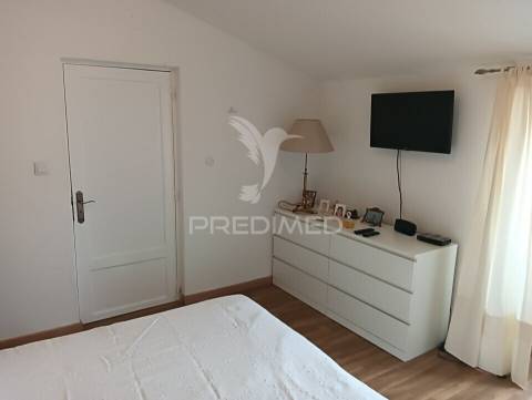 Moradia renovada em santa bárbara de padrões