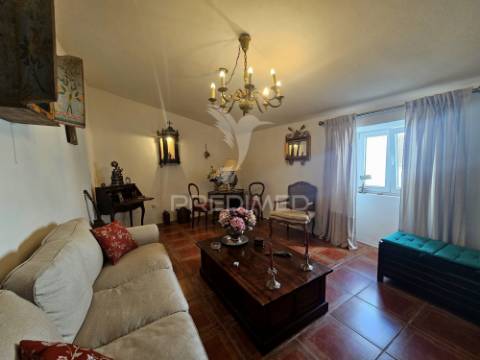 Moradia renovada em santa bárbara de padrões