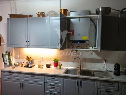 Moradia renovada em santa bárbara de padrões