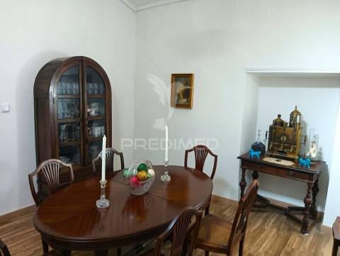 Moradia renovada em santa bárbara de padrões