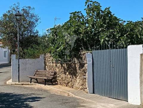 Moradia renovada em santa bárbara de padrões