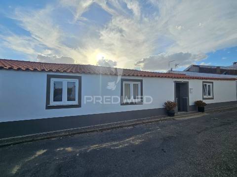 Moradia renovada em santa bárbara de padrões