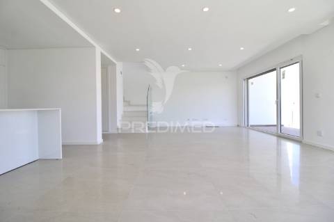 Moradia t3+1, charneca de caparica