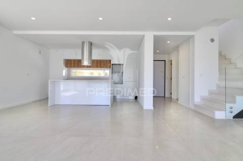 Moradia t3+1, charneca de caparica