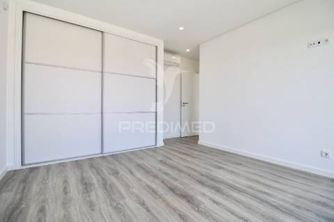 Moradia t3+1, charneca de caparica