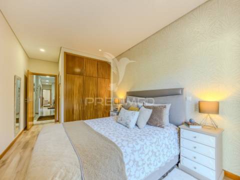 Moradia t3+1 térrea com jardim e área exterior