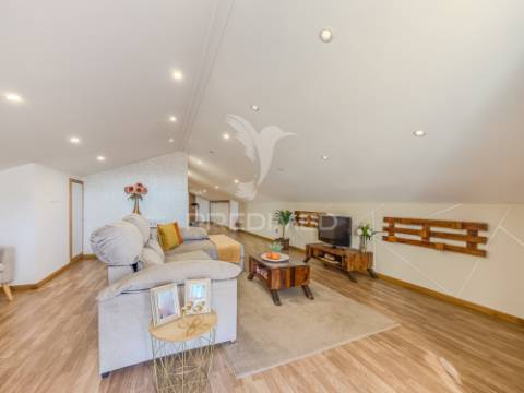 Moradia t3+1 térrea com jardim e área exterior