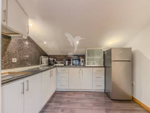 Moradia t3+1 térrea com jardim e área exterior