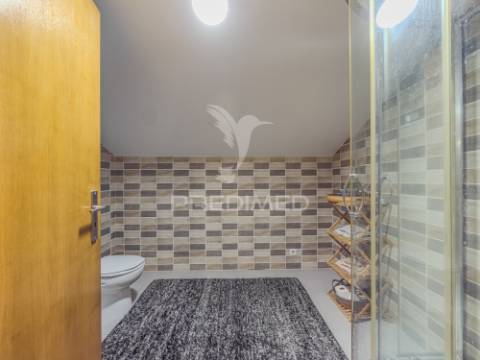 Moradia t3+1 térrea com jardim e área exterior