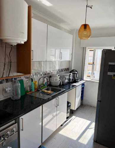 Apartamento t2 em linda-a-velha