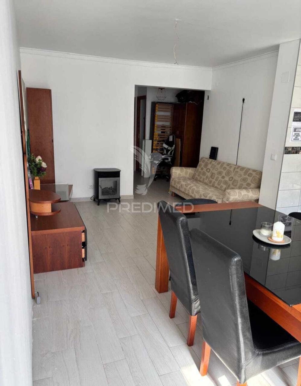 Apartamento t2 em linda-a-velha