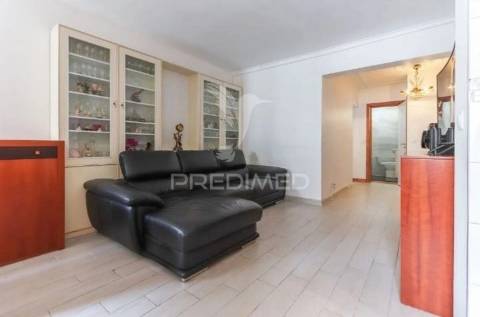 Apartamento t2 em linda-a-velha
