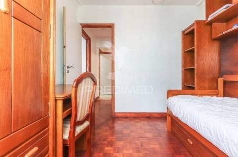 Apartamento t2 em linda-a-velha