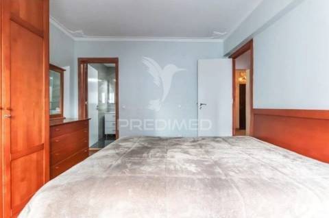 Apartamento t2 em linda-a-velha