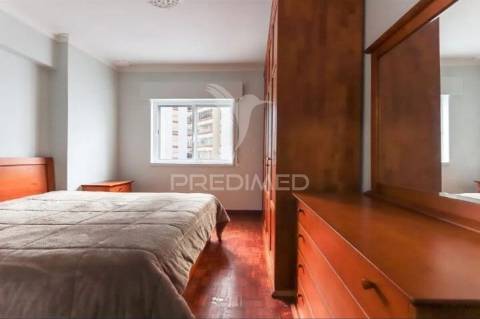 Apartamento t2 em linda-a-velha