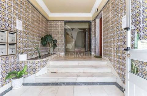 Apartamento t2 em linda-a-velha