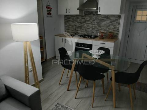 Moradia t2 totalmente renovada – vila nova, praia da vitória