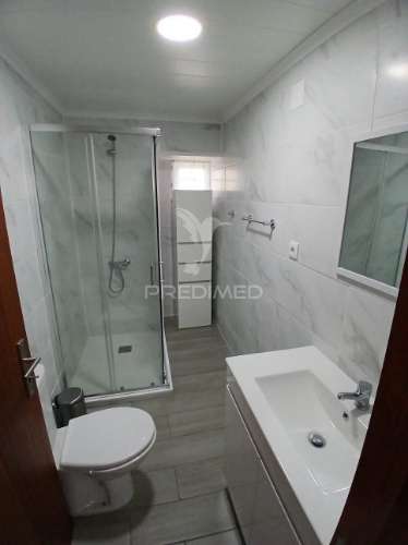 Moradia t2 totalmente renovada – vila nova, praia da vitória