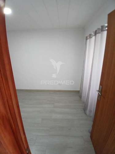 Moradia t2 totalmente renovada – vila nova, praia da vitória