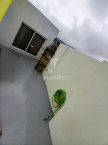 Moradia t2 totalmente renovada – vila nova, praia da vitória