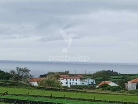 Moradia t2 totalmente renovada – vila nova, praia da vitória