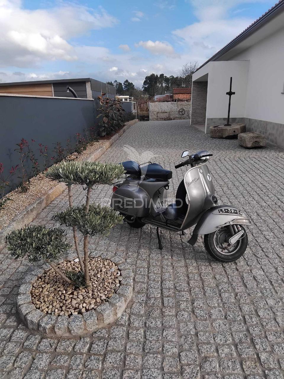 ? moradia de arquitetura moderna em construção | cortes – monção