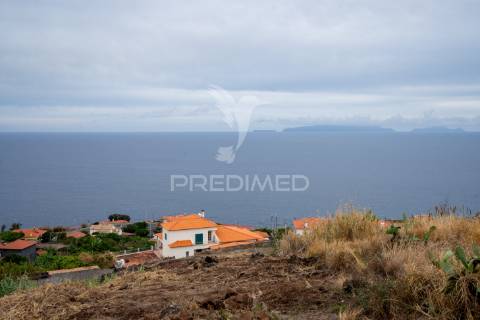 Terreno rustico para construção / área total 1.300m2 / índice de 0,5