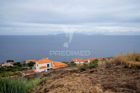 Terreno rustico para construção / área total 1.300m2 / índice de 0,5