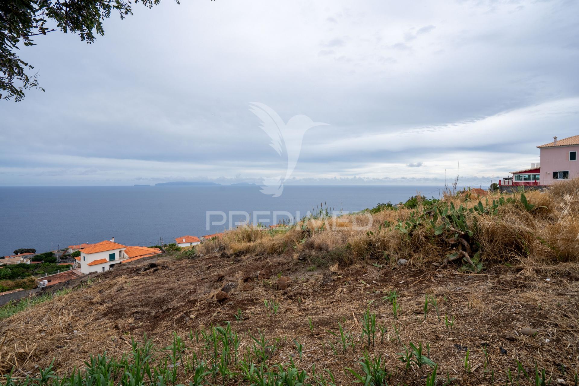 Terreno rustico para construção / área total 1.300m2 / índice de 0,5