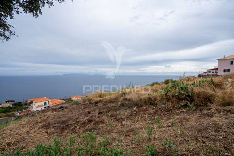 Terreno rustico para construção / área total 1.300m2 / índice de 0,5