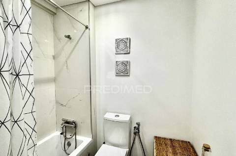 Oportunidade! apartamento remodelado t3 em cacilhas com vista rio tejo