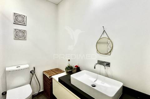 Oportunidade! apartamento remodelado t3 em cacilhas com vista rio tejo