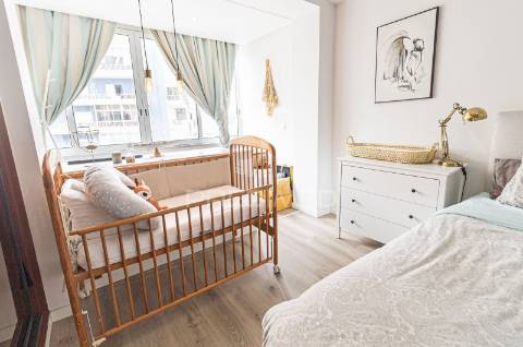 Oportunidade! apartamento remodelado t3 em cacilhas com vista rio tejo