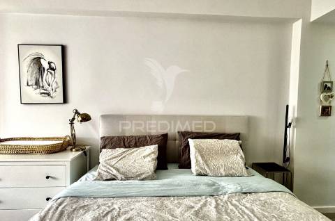 Oportunidade! apartamento remodelado t3 em cacilhas com vista rio tejo