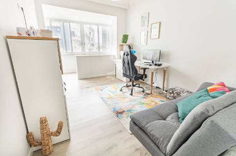 Oportunidade! apartamento remodelado t3 em cacilhas com vista rio tejo