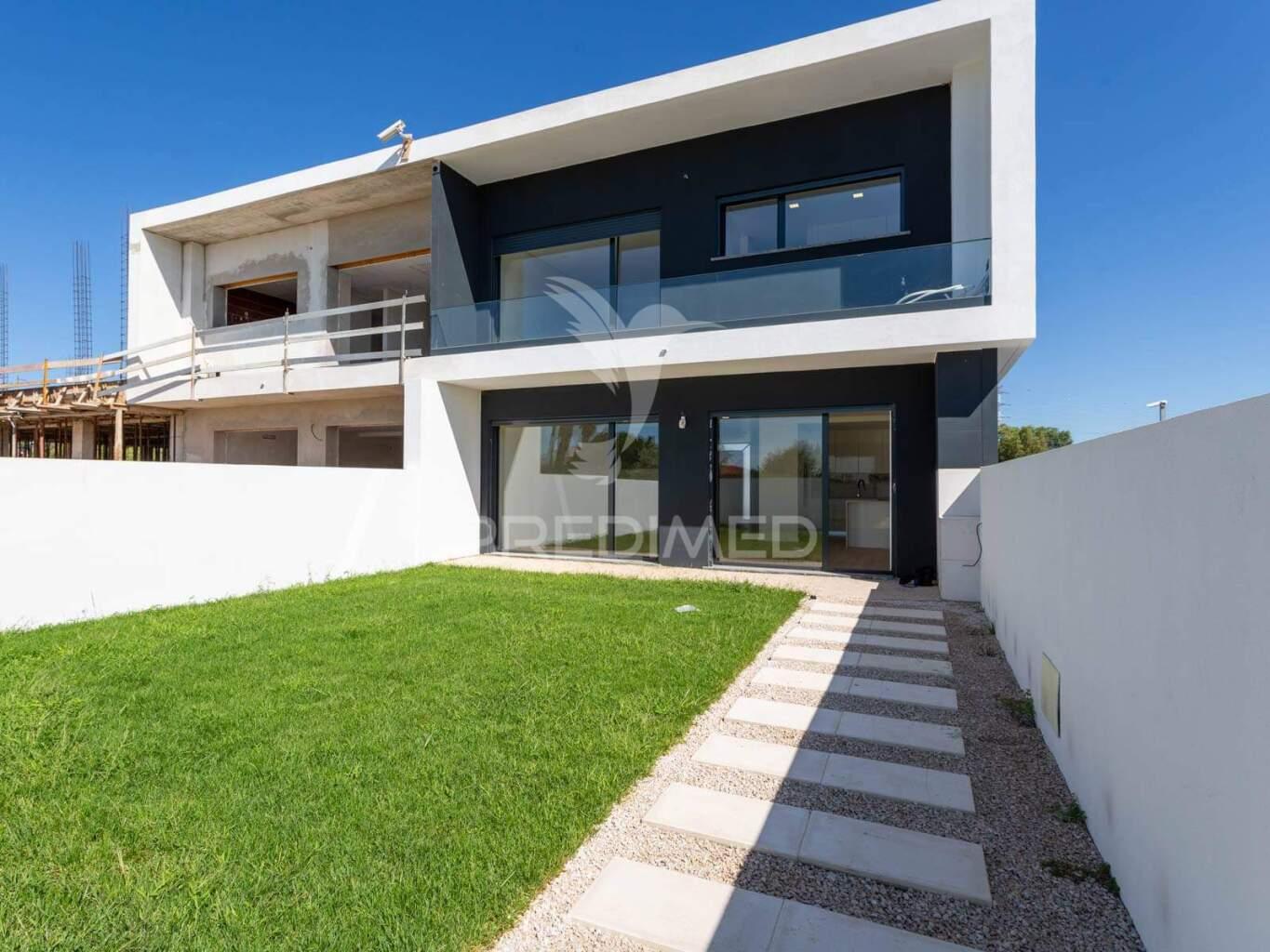 Moradia t4 -condomínio fechado éden entroncamento